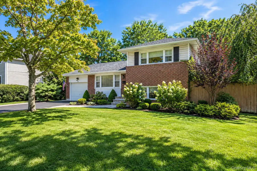 6 Otsego Place, Commack, NY 11725 - #3