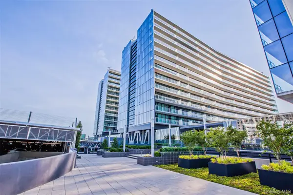 131-01 40th Road #19M, Flushing, NY 11354