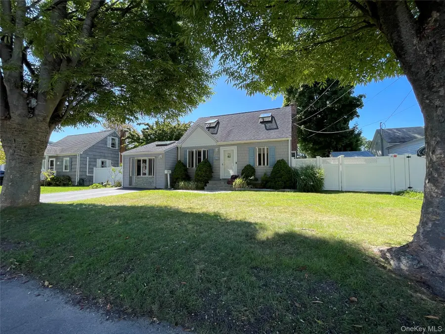 361 S Clinton Avenue, Lindenhurst, NY 11757 - #3