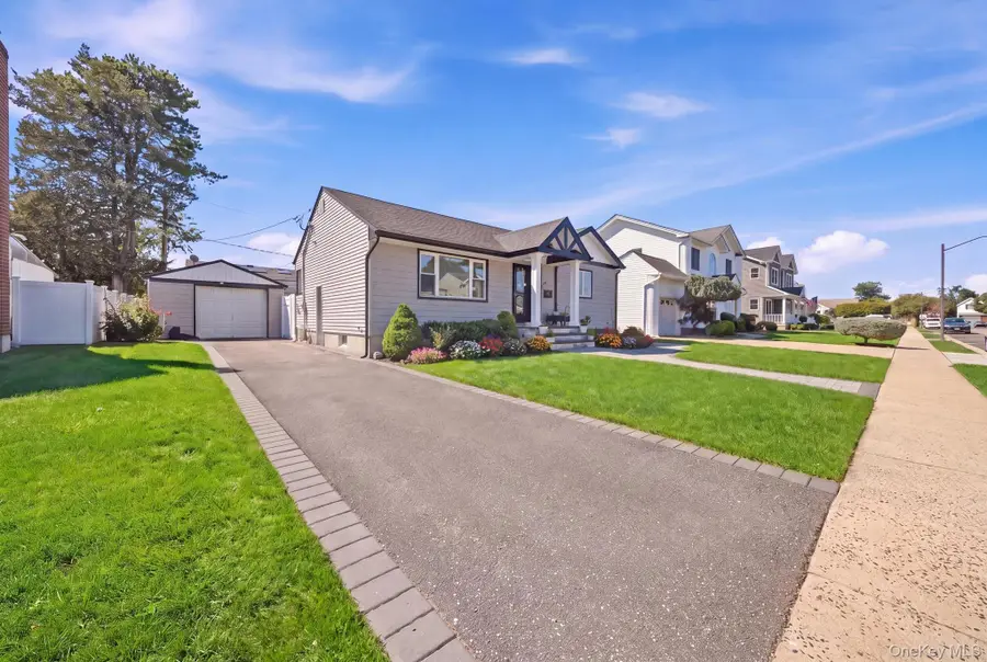 18 Devon Road, Bethpage, NY 11714 - #3