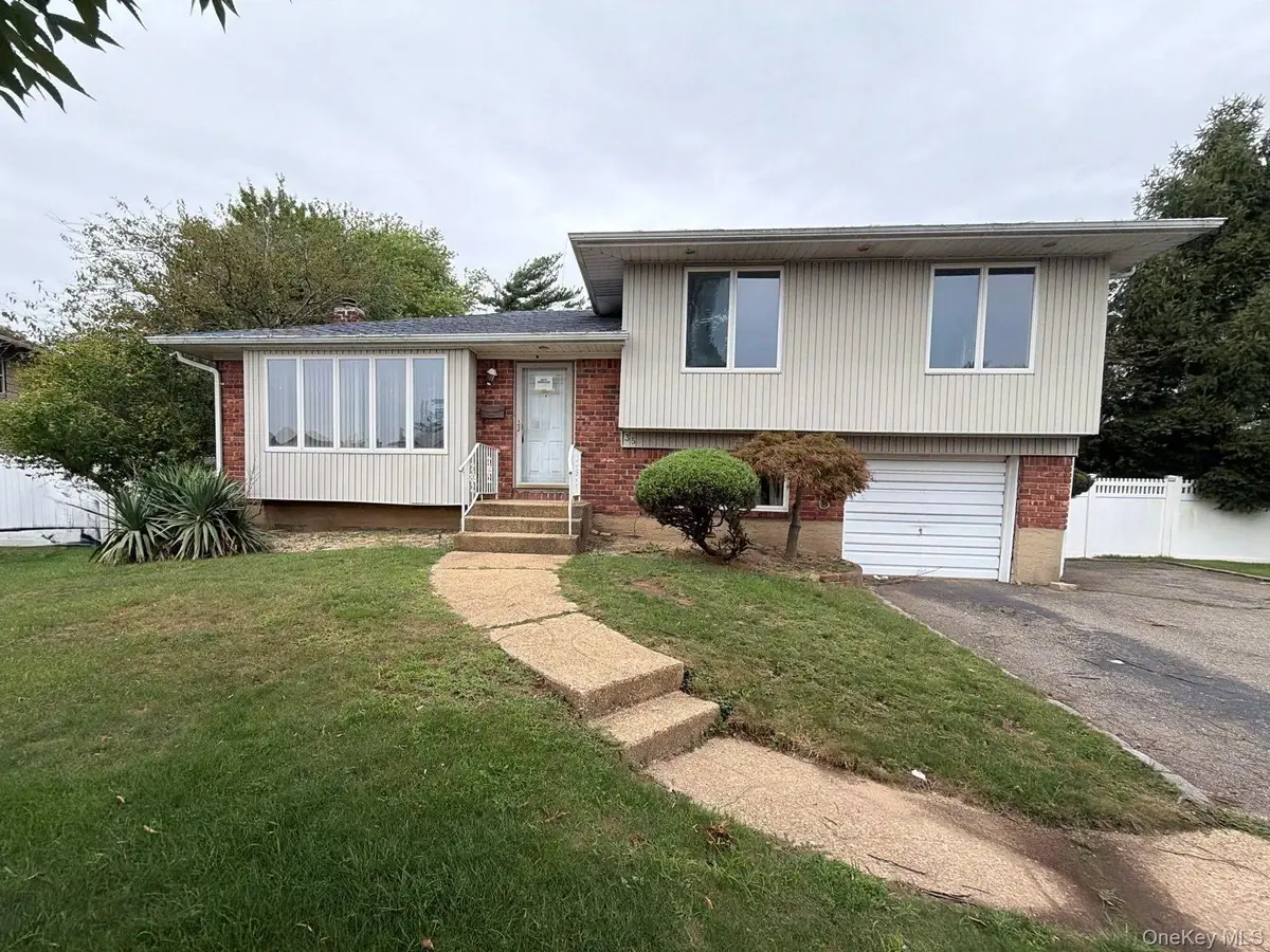 35 Eagle Lane, Farmingdale, NY 11735 - #1