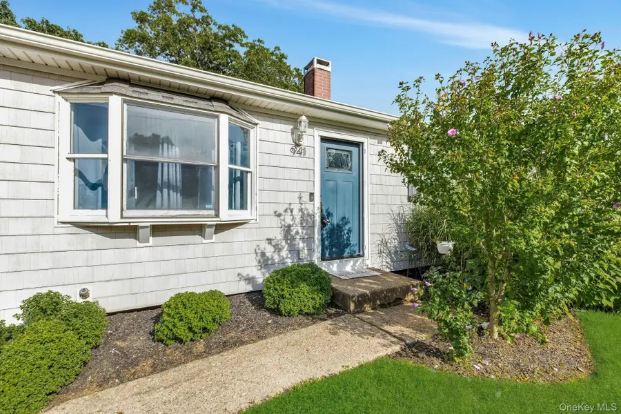 941 Montauk Avenue, Islip Terrace, NY 11752 - #3