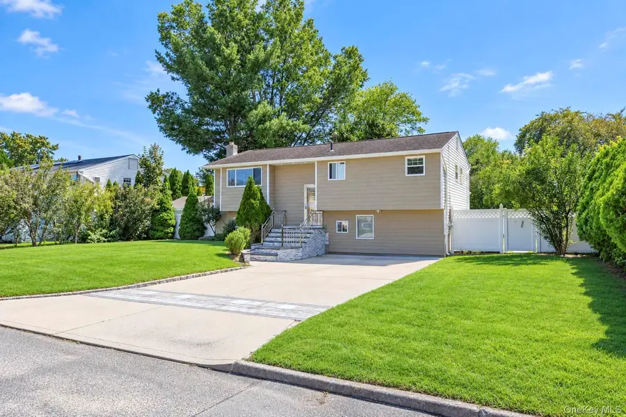 16 Berkeley Avenue, Selden, NY 11784 - #2