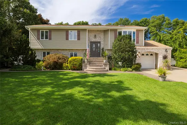 24 Sal Court, Bohemia, NY 11716