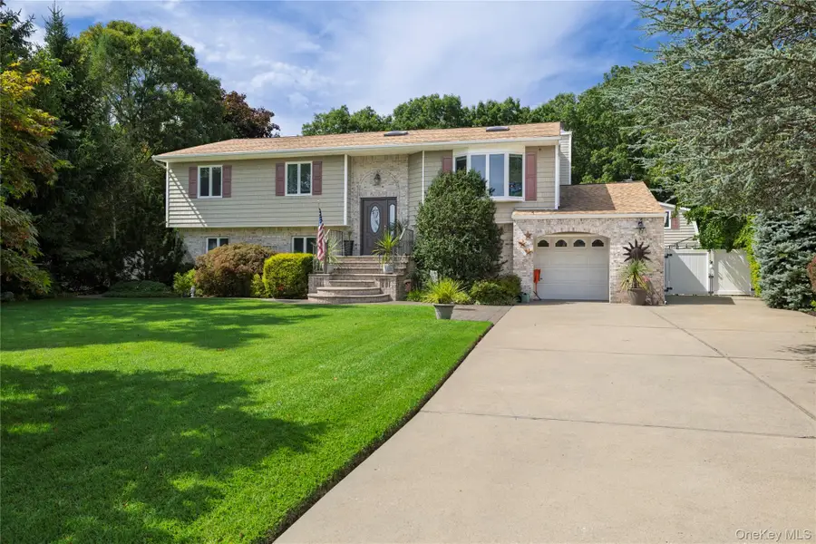 24 Sal Court, Bohemia, NY 11716 - #3
