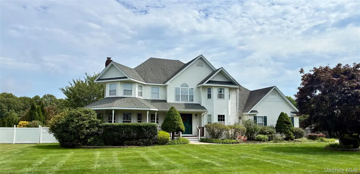 5 Old Neck Court, Manorville, NY 11949 - #1
