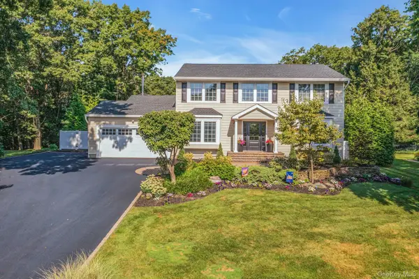 7 Stonehurst Lane, Dix Hills, NY 11746