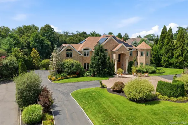 15 Peppermill Lane, Dix Hills, NY 11746