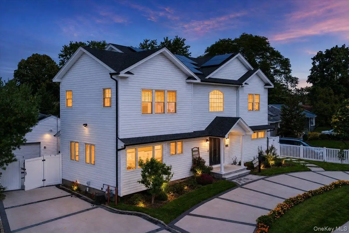 1375 Oak Lane, East Meadow, NY 11554 - #1