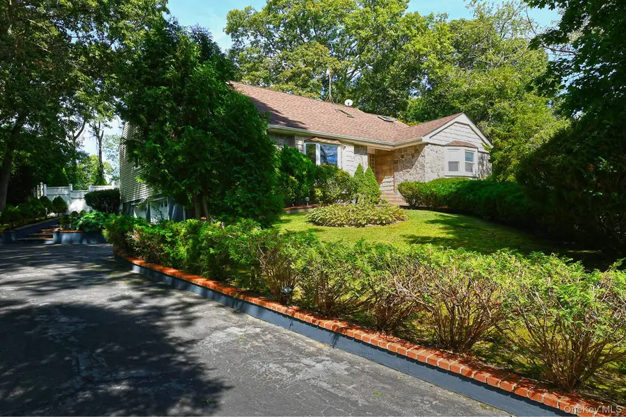 4 Village Hill Drive, Dix Hills, NY 11746 - #3