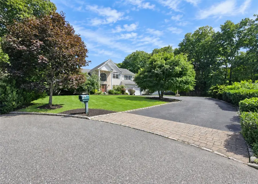 5 Keystone Court, Smithtown, NY 11787 - #3