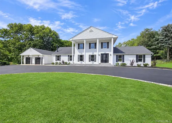 19 Victoria Lane, Manorville, NY 11949