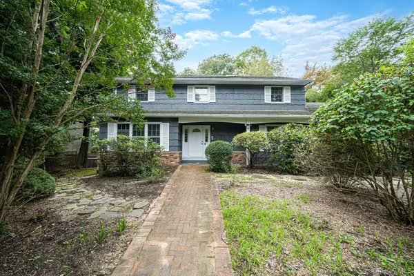 2 Jefferson Court, East Setauket, NY 11733