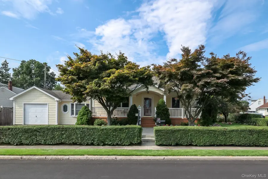 46 Woodbine Drive E, Hicksville, NY 11801 - #2