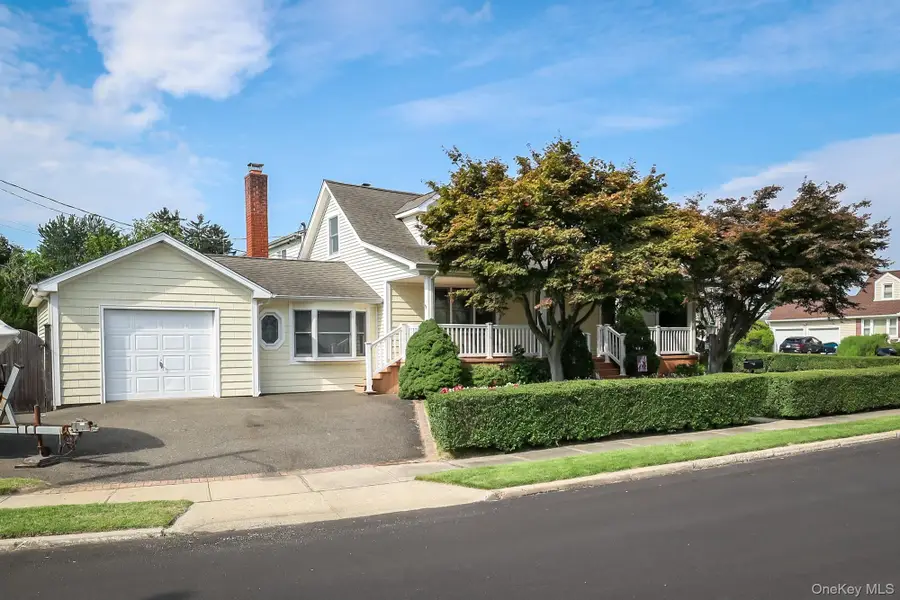 46 Woodbine Drive E, Hicksville, NY 11801 - #3