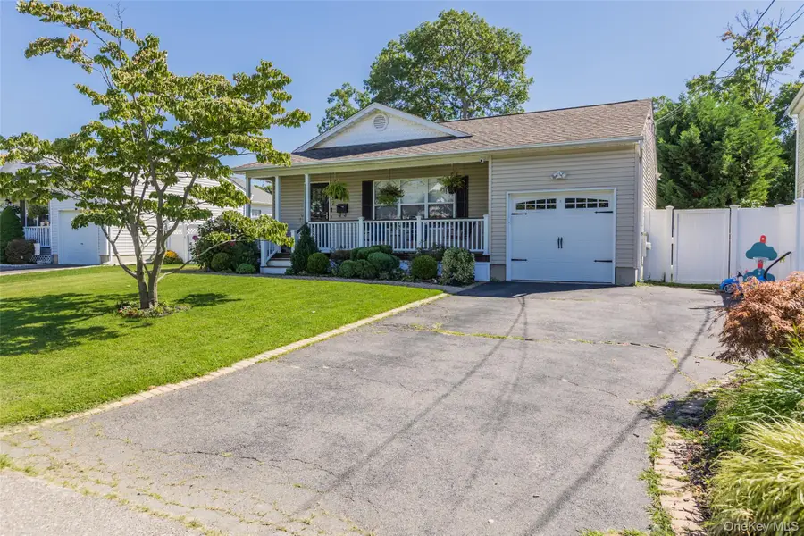 332 Myrtle Avenue, West Islip, NY 11795 - #2