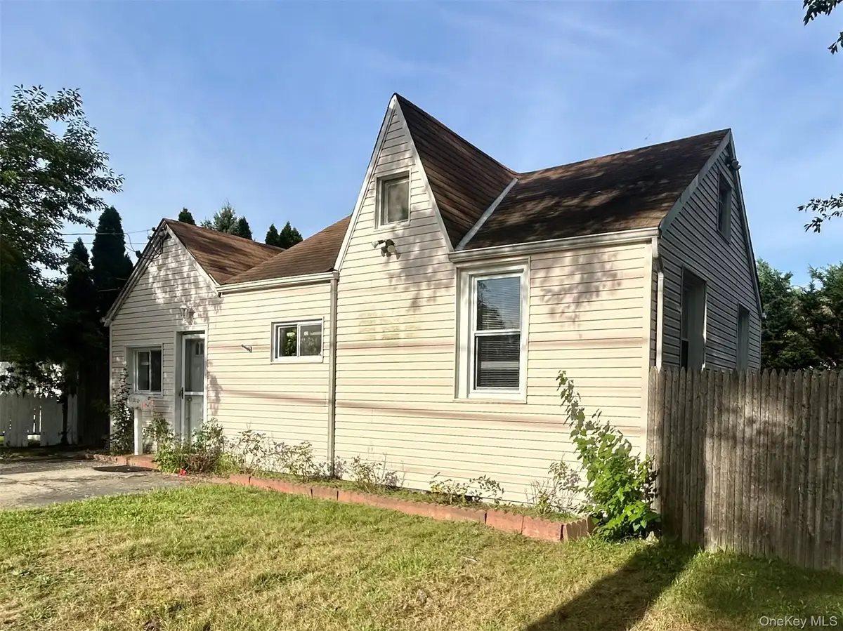 302 Mccall Avenue, West Islip, NY 11795 - #1