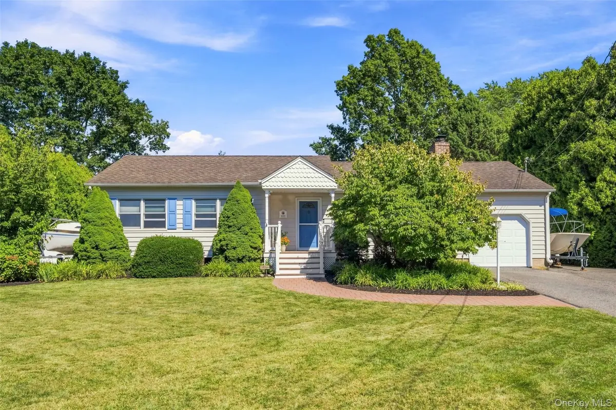 1035 Theresa Drive, Mattituck, NY 11952 - #1