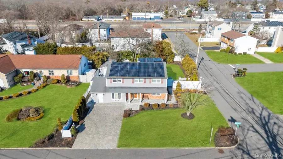 3 Avelaine Court, Babylon, NY 11702 - #2