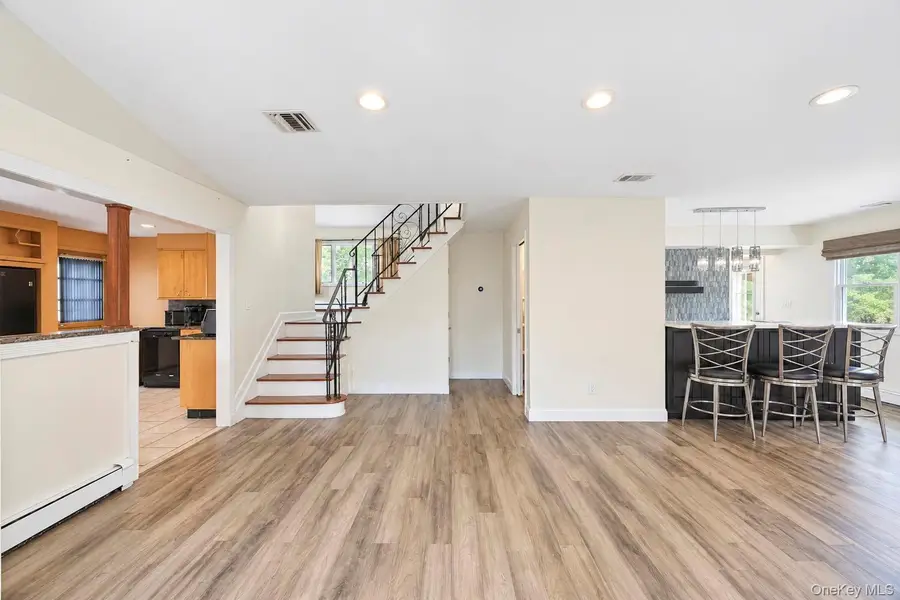 3 Avelaine Court, Babylon, NY 11702 - #3