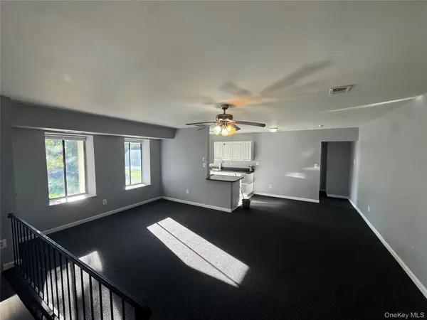 4 Grande Ct #4, Coram, NY 11727