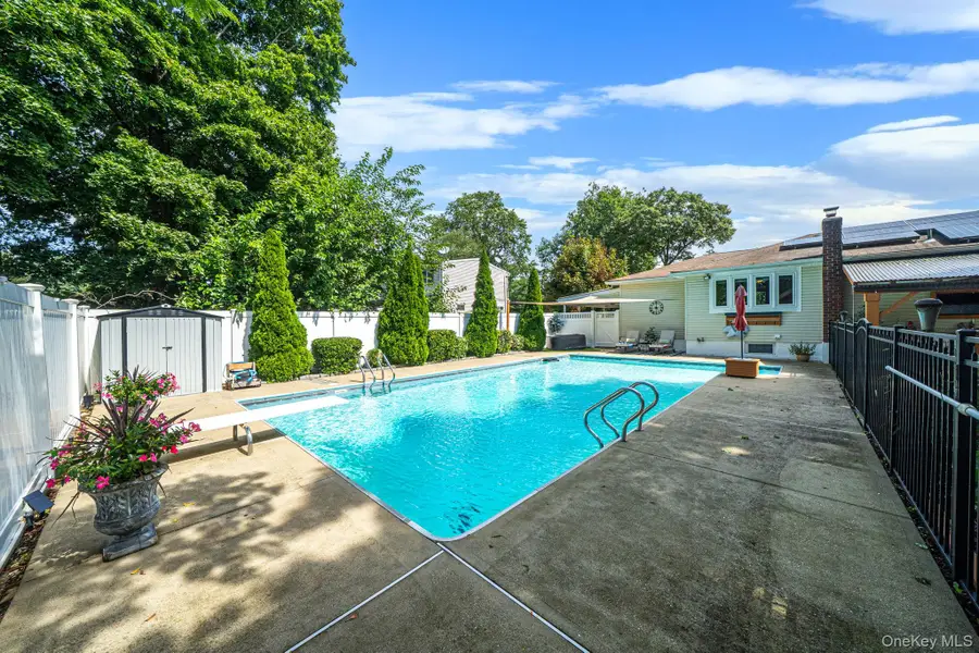 60 Westwood Avenue, Deer Park, NY 11729 - #3