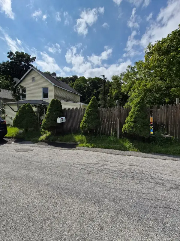 10 Cedar Street, Staatsburg, NY 12580