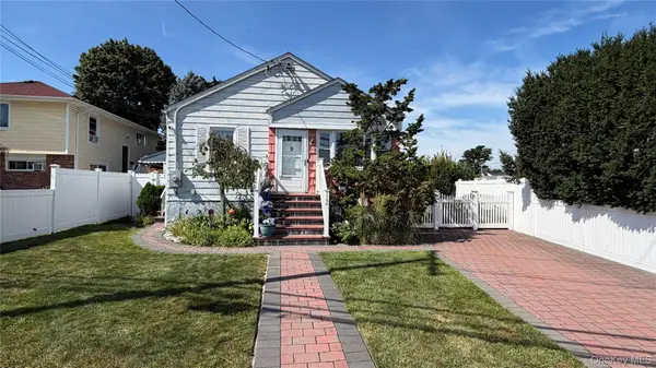 112 Morgan Street, Hicksville, NY 11801