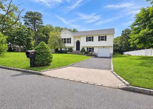 6 Gordal Lane, Coram, NY 11727