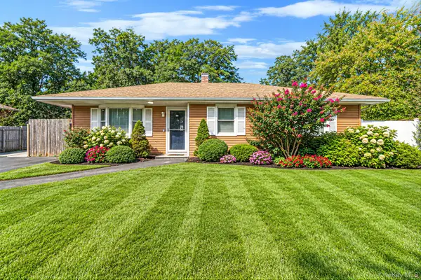 542 Agamemnon Avenue, Bellport, NY 11713