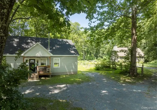 13-14 Creekside Place, Pleasant Valley, NY 12569