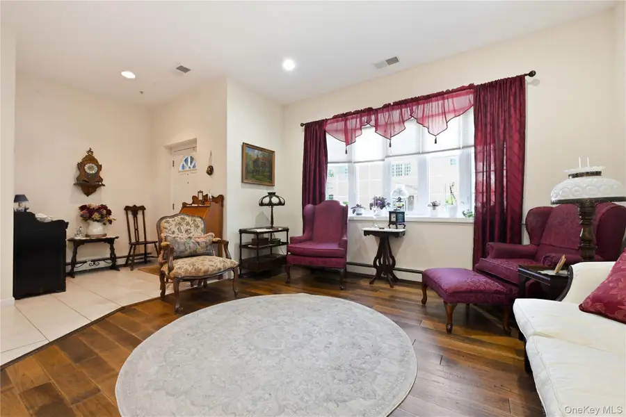121 Francesca Way, Amityville, NY 11701 - #3