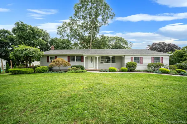 24 Spruce Street, Smithtown, NY 11787