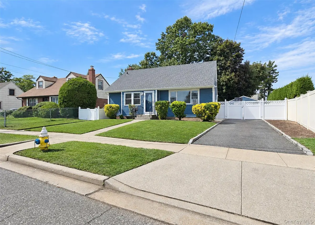 678 Clinton Avenue, Uniondale, NY 11553 - #1