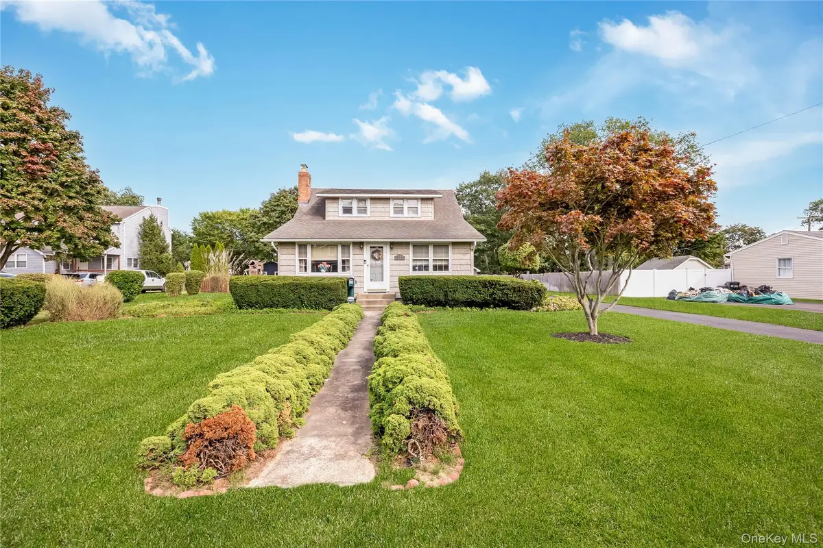 515 Gillette Avenue, Bayport, NY 11705 - #1