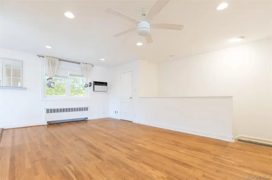 22630 Kingsbury Avenue #B, Bayside, NY 11364 - #3