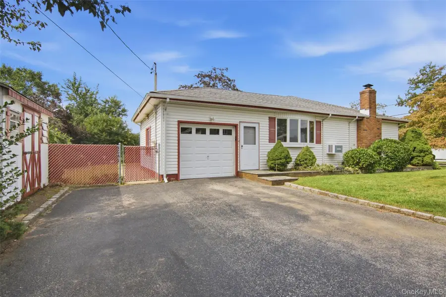 439 9th Street, West Babylon, NY 11704 - #2