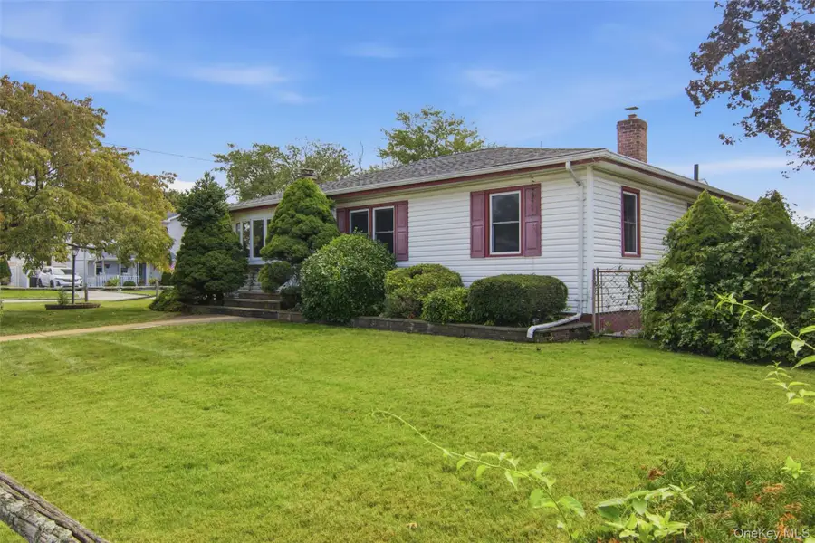 439 9th Street, West Babylon, NY 11704 - #3
