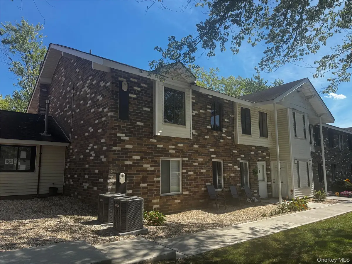 8 Denver Court #8D, Coram, NY 11727 - #1