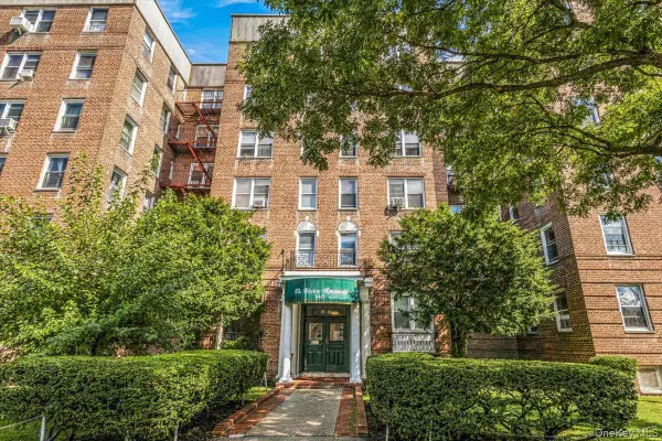 84-55 Daniels Street #2K, Briarwood, NY 11435