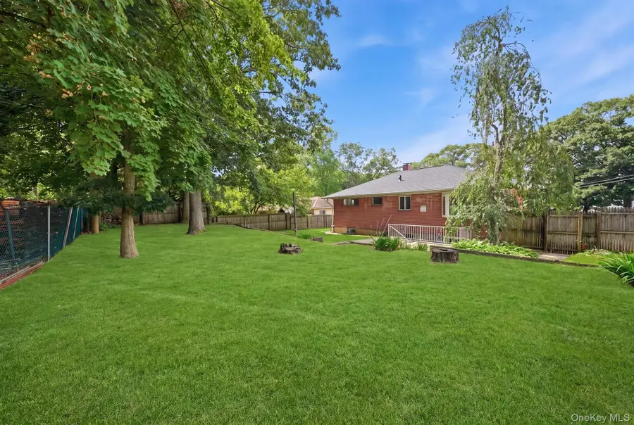 5 Robin Road, Selden, NY 11784 - #3