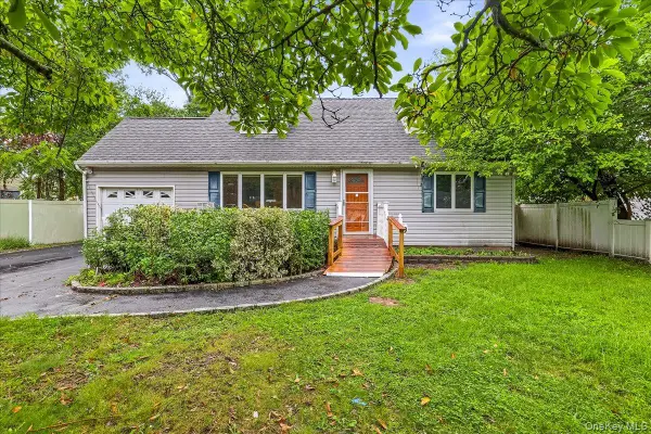 80 Ackerly Lane, Ronkonkoma, NY 11779