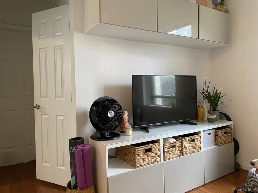 21-27 33 Street #3G, Astoria, NY 11105 - #3