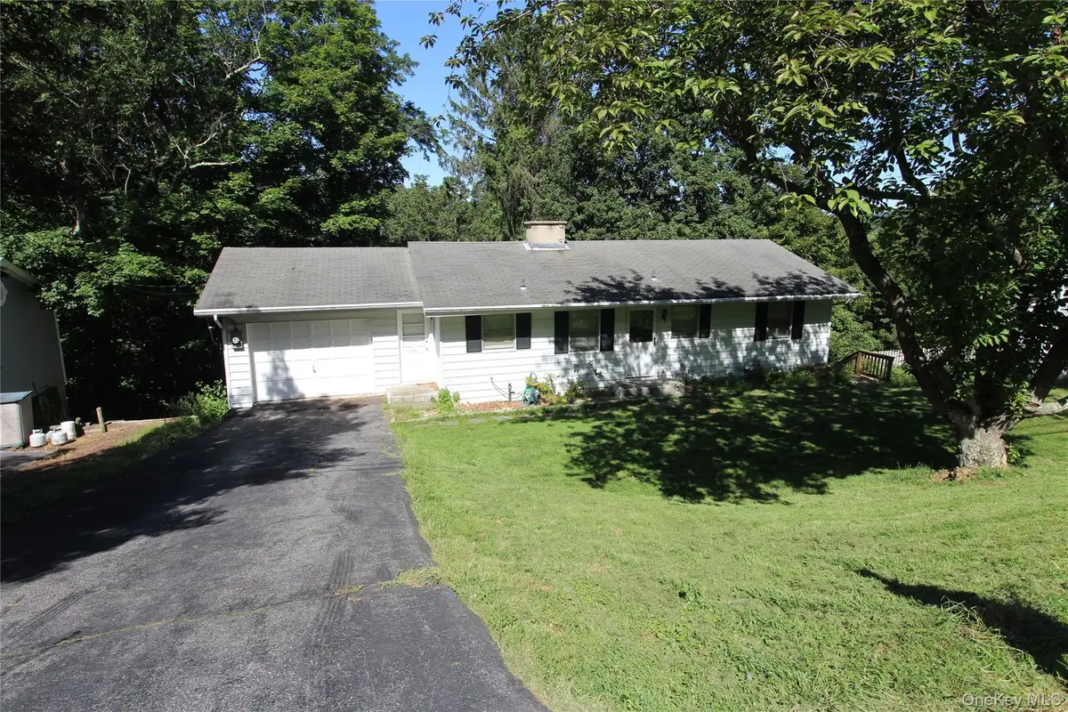 661 Warren Avenue, Thornwood, NY 10594 - #1