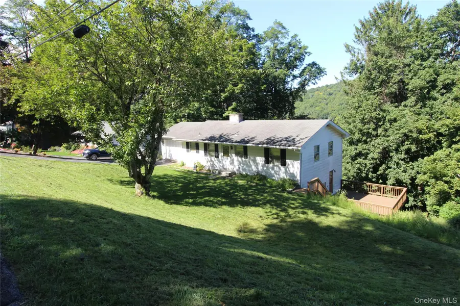 661 Warren Avenue, Thornwood, NY 10594 - #2