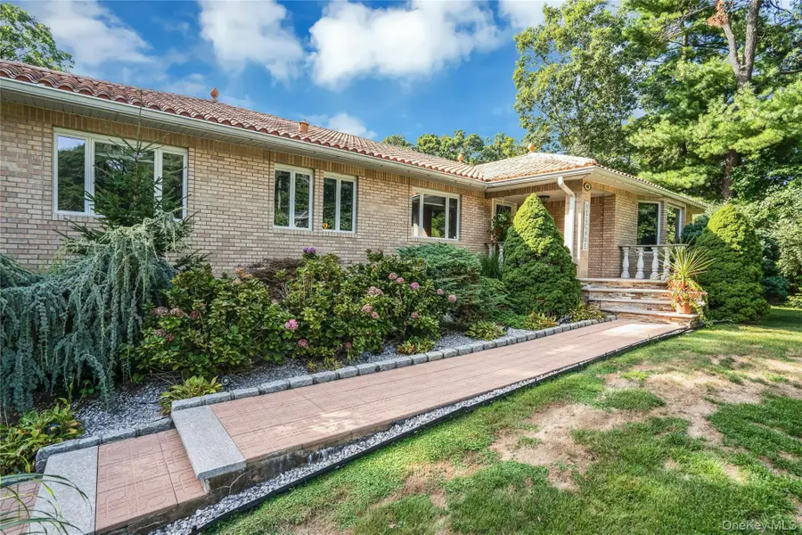 96 Mcculloch Drive, Dix Hills, NY 11746 - #3