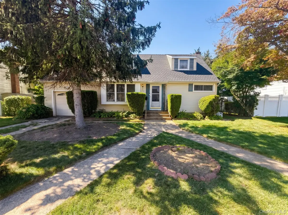 124 Westwood Road N, Massapequa Park, NY 11762 - #1