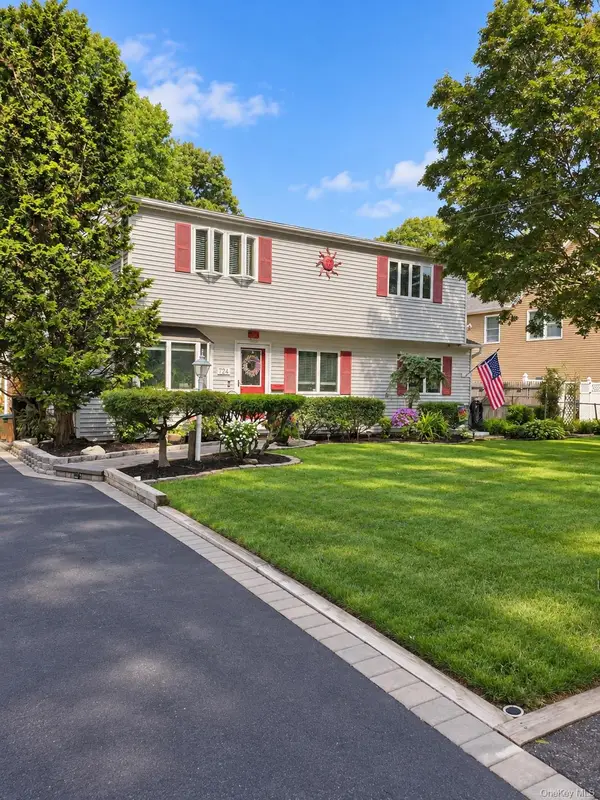 724 Sandra Avenue, West Islip, NY 11795