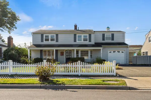 30 Hickory Lane, Levittown, NY 11756