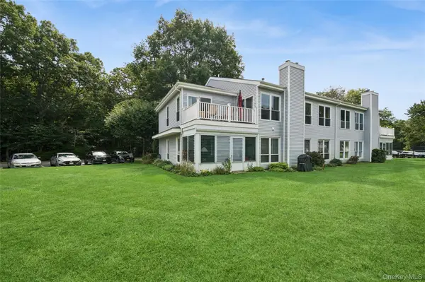 90 Hampton Vista Drive, Manorville, NY 11949